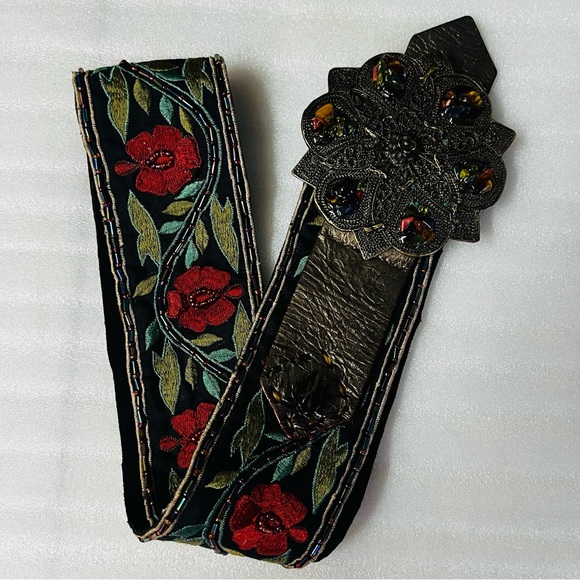 Streets Ahead Anthro Vintage-Inspired Embroidered Leather and Fabric Belt - Picture 14 of 16